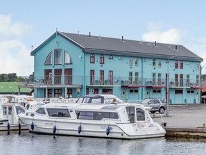 Exterior - 5 bedroom accommodation in Wroxham (Wroxham)