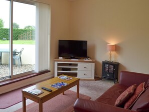 Living area - Honeysuckle Bungalow (Maidencombe, near Torquay)
