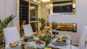Apartment, 4 Bedrooms, Balcony, Sea View (Baía Cliff View) | In-room dining - Baía Apartment (Funchal)