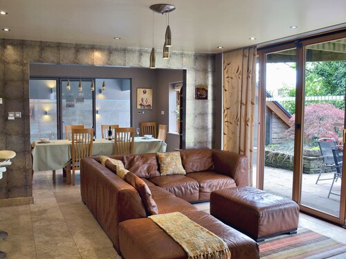 5 bedroom accommodation in Buxton