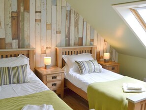 5 bedrooms, free WiFi, bed sheets
