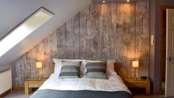 5 bedrooms, free WiFi, bed sheets
