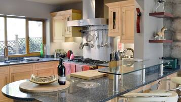 Dishwasher, cookware/dishes/utensils