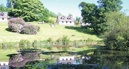 Riverside Cottage - B6859