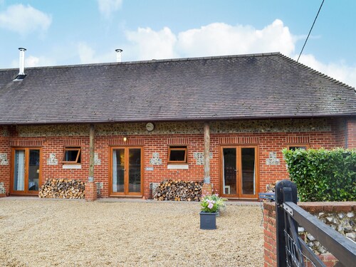 2 bedroom accommodation in Martin, Fordingbridge