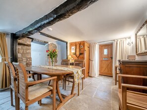 Dining - 3 bedroom accommodation in Breadstone, Vale of Berkeley (Breadstone, Vale of Berkeley)