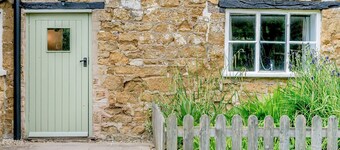 3 bedroom accommodation in Breadstone, Vale of Berkeley