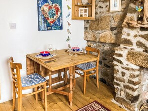 Dining - 1 bedroom accommodation in St Ives (St Ives)