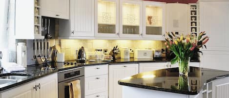 Dishwasher, cookware/dishes/utensils