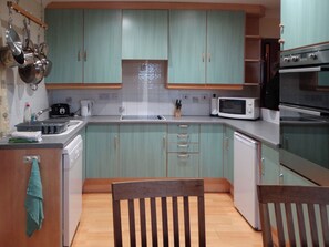 Fridge, dishwasher