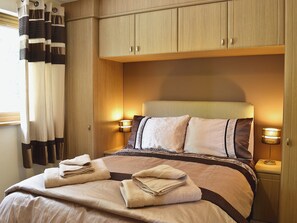 3 bedrooms, bed sheets