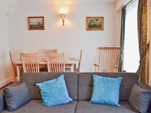 Living area - 3 bedroom accommodation in Fordingbridge (Fordingbridge)