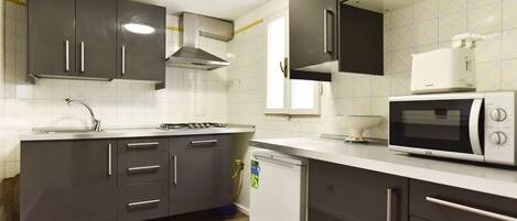 Mikroaaltouuni, liesi, jääpalakone