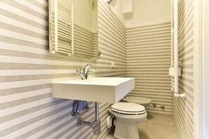 Doccia, bidet, asciugamani