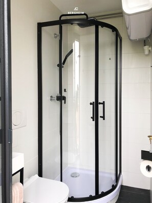 Hårtørrer, håndklæder, Sæbe, Toiletpapir