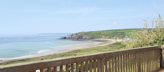 3 bedroom accommodation in Praa Sands, near Penzance