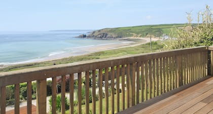 3 bedroom accommodation in Praa Sands, near Penzance