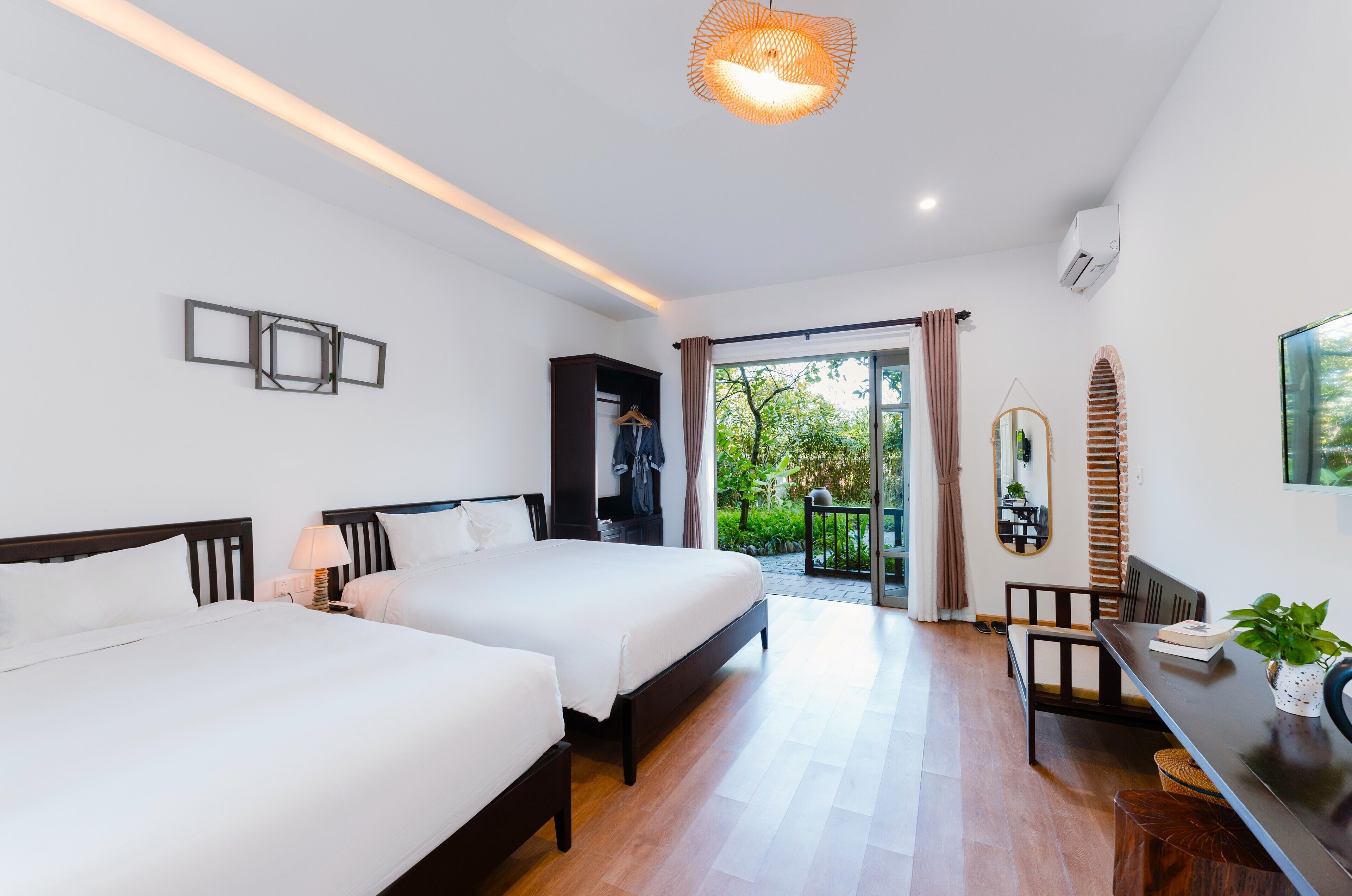 Phòng 4 Deluxe, quang cảnh vườn | Bộ đồ giường cao cấp, minibar, bàn 