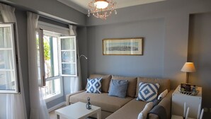 Apartment, 1 Bedroom, Terrace, Sea View (Barreirinha I) | Living room - Barreirinha I (Funchal)
