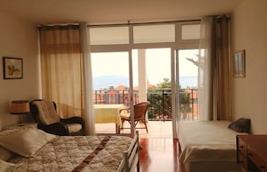 Apartment, 1 Schlafzimmer, Terrasse, Meerblick (Barreirinha II) | 1 Schlafzimmer, individuell dekoriert, individuell eingerichtet