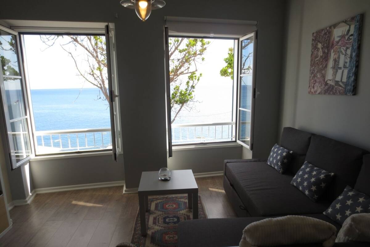 Apartment, 1 Bedroom, Sea View (Barreirinha II) | Living room