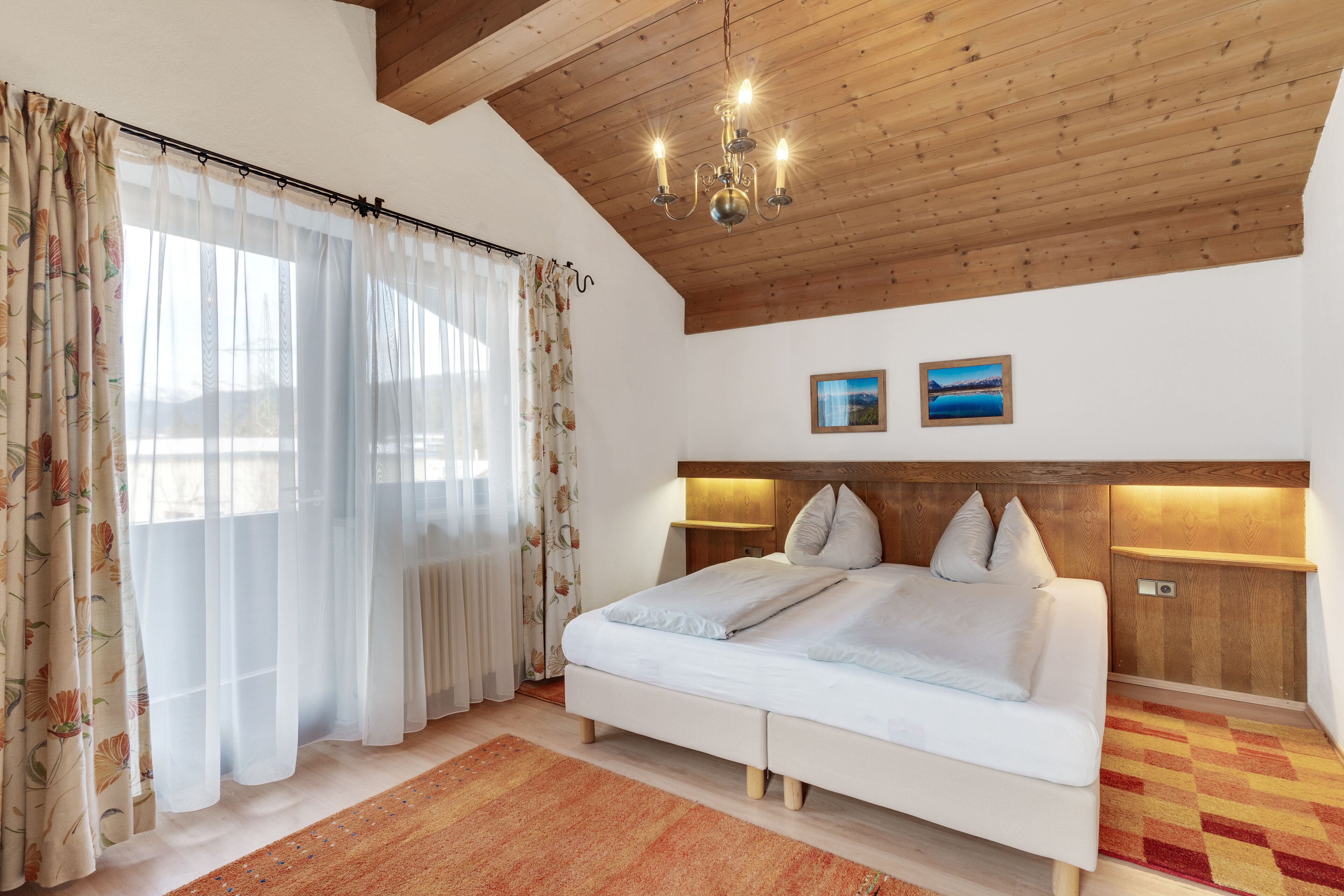 Apartamento, 2 quartos, terraço (Dachgeschoss; excl. 110€ cleaning fee) | Cofres nos quartos, escrivaninha, cortinas blackout