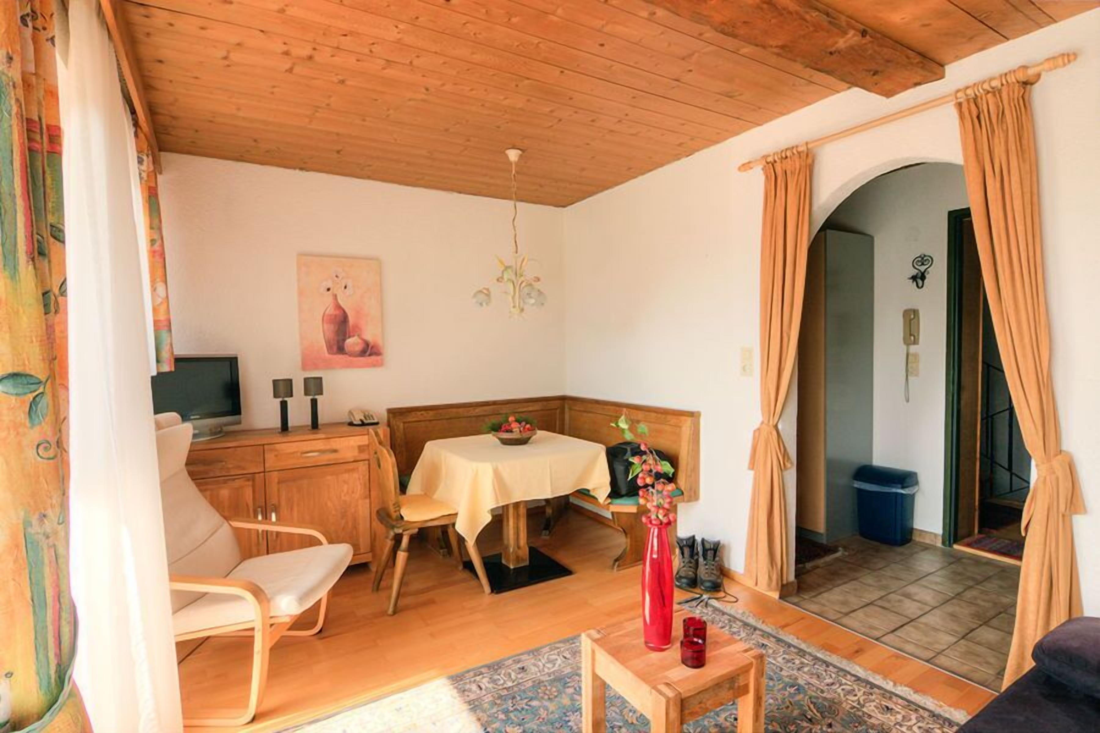 Studio, 1 makuuhuone, parveke, vuoristonäköala (excl. 75€ cleaning fee) | Olohuone | Televisio
