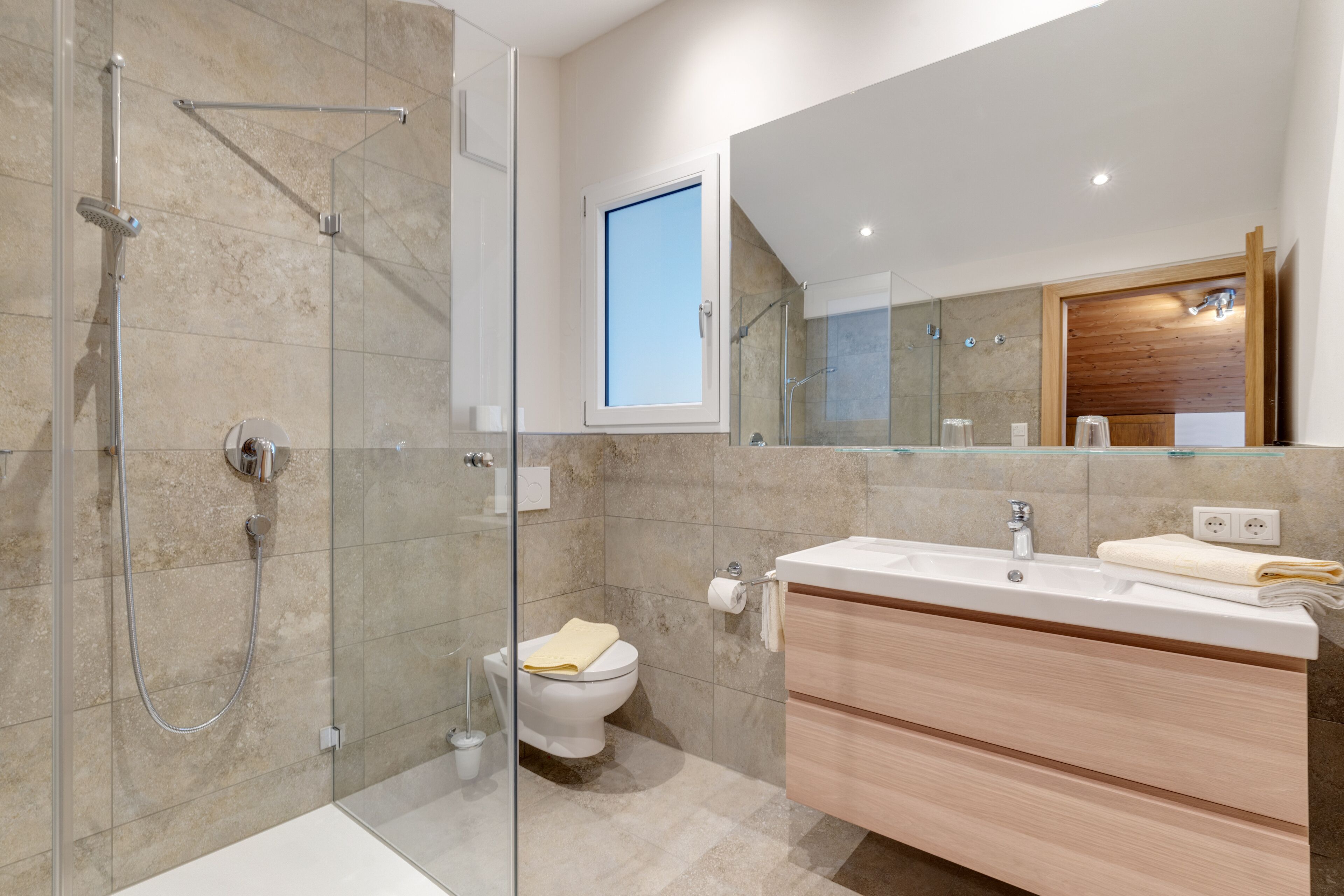 Apartment, 2 Bedrooms, Balcony, Mountain View (Dachgeschoss; excl. 110€ cleaning fee) | Bathroom | Shower, hair dryer, towels