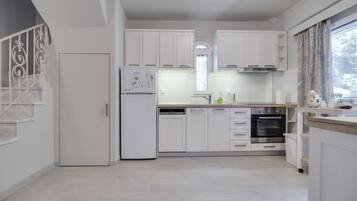 Villa, 3 Bedrooms | Private kitchen | Full-sized fridge, microwave, oven, stovetop