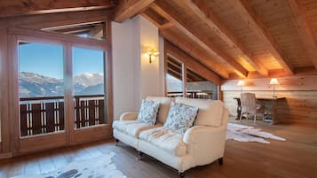 TV, fireplace, DVD player