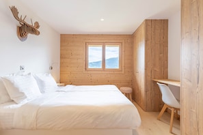 4 bedrooms, free WiFi, bed sheets