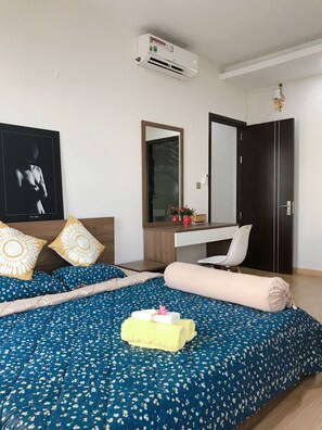 In-room safe, desk, blackout curtains, soundproofing