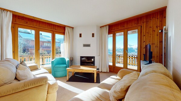 TV, fireplace, DVD player