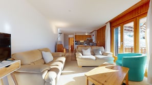 TV, fireplace, DVD player