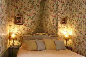 Individually decorated, individually furnished, desk, blackout curtains - Logis Les Remparts (Bayeux)