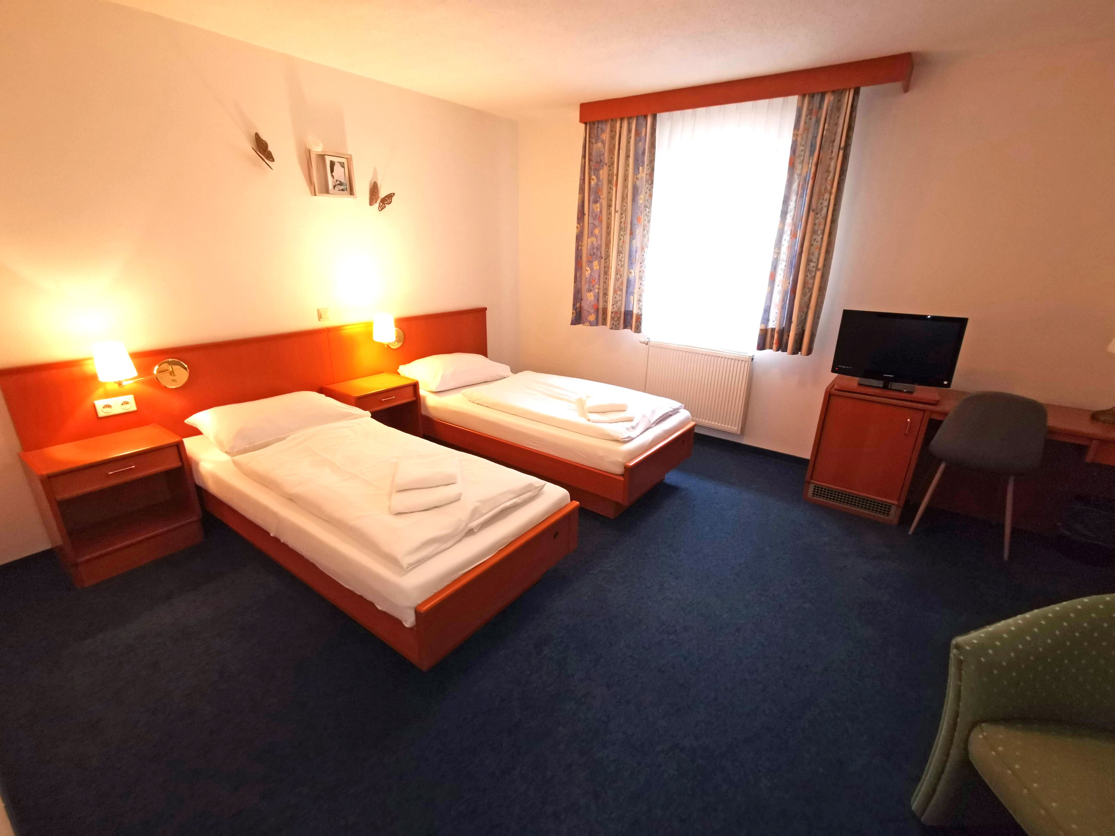 1 bedroom, desk, free wifi, bed sheets