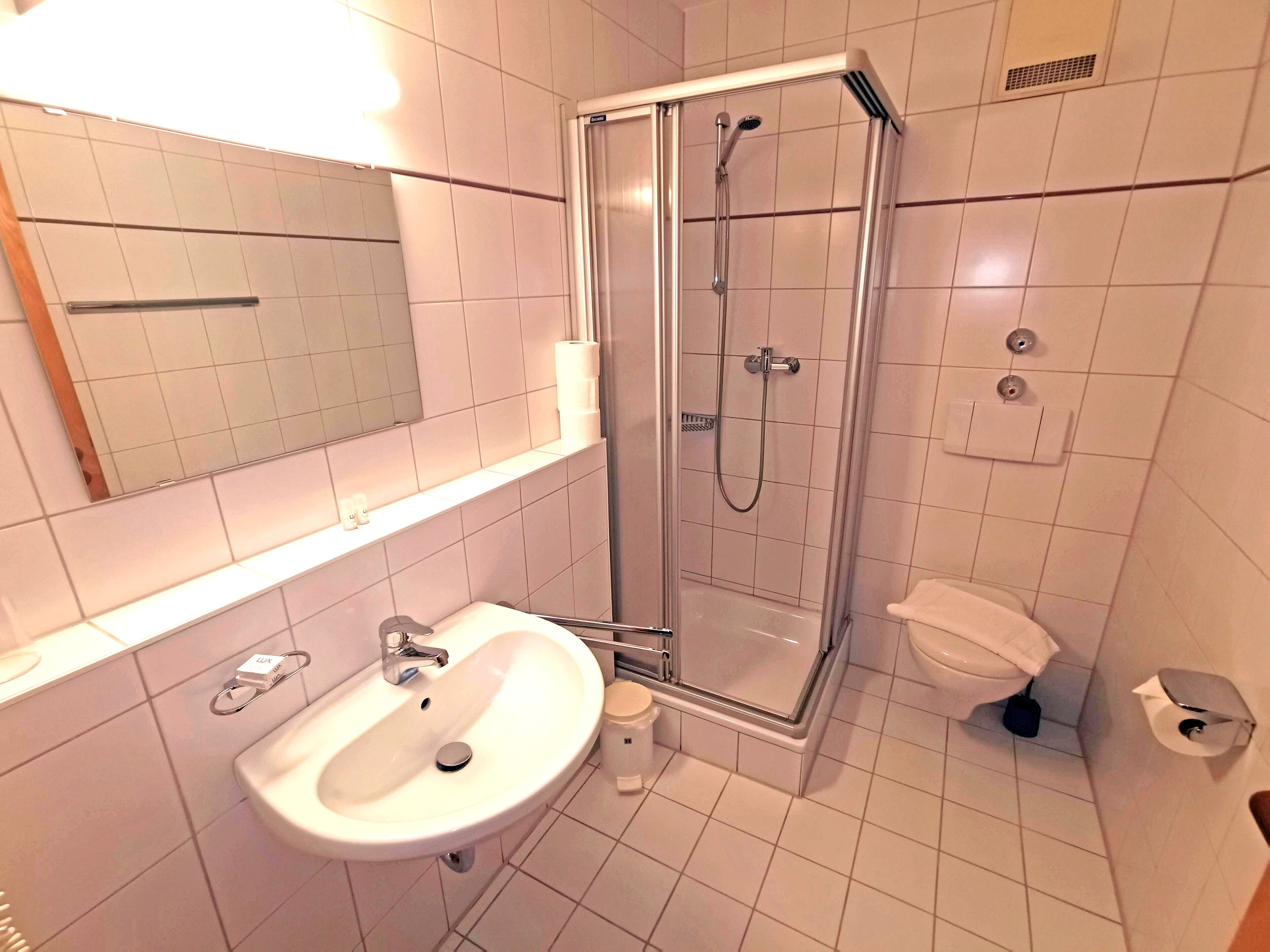 1 bedroom, desk, free wifi, bed sheets