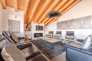 Fernseher, Kamin, DVD-Player