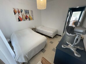 2 makuuhuonetta, silitysrauta/-lauta, ilmainen Wi-Fi