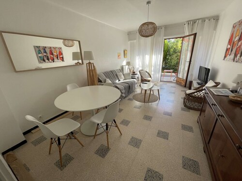 Bright apartment close to the beach, fully equipped and everything on foot!