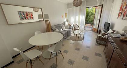 Bright apartment close to the beach, fully equipped and everything on foot!