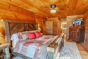 4 bedrooms, iron/ironing board, free WiFi, bed sheets - Mountain Lodge Near Downtown (Boone)