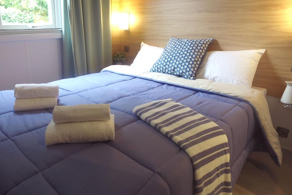บ้านเคลื่อนที่, 3 ห้องนอน (6 pers) | ห้องพักตกแต่งอย่างมีเอกลักษณ์, ตกแต่งพิเศษโดยเฉพาะ, ผ้าปูที่นอน