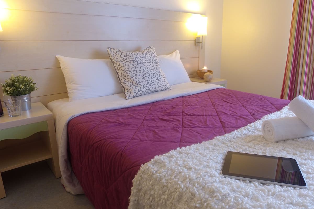 Chambre 1 Pièce 2 Personnes | ห้องพักตกแต่งอย่างมีเอกลักษณ์, ตกแต่งพิเศษโด ยเฉพาะ, ผ้าปูที่นอน
