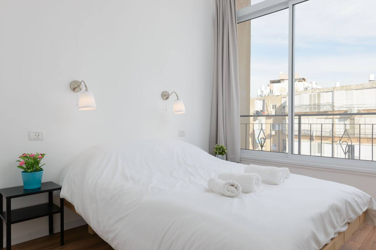 In-room safe, individually decorated, iron/ironing board