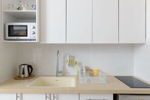 2nd Herzel beach apartment | Eigene Küche | Kühlschrank, Mikrowelle, Herdplatte, Wasserkocher