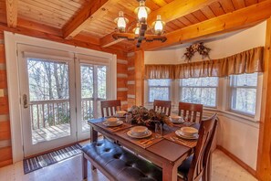 Dining - Quaint Log Cabin in Great Location (Banner Elk)