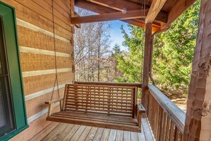 Property grounds - Quaint Log Cabin in Great Location (Banner Elk)