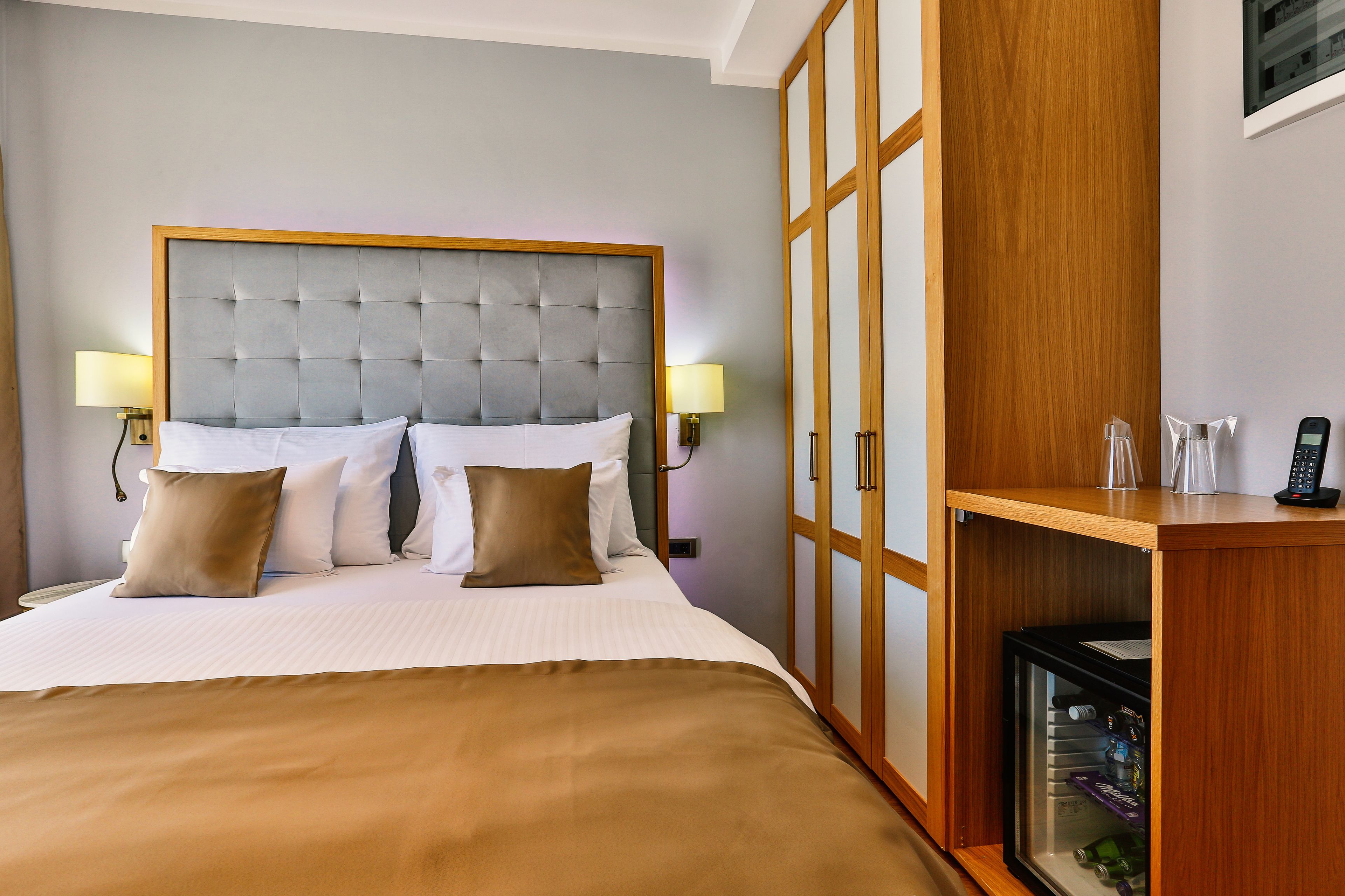 superior double room | 1 bedroom, minibar, in-room safe, desk