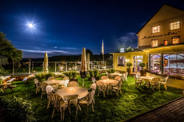 Khu ẩm thực ngoài trời